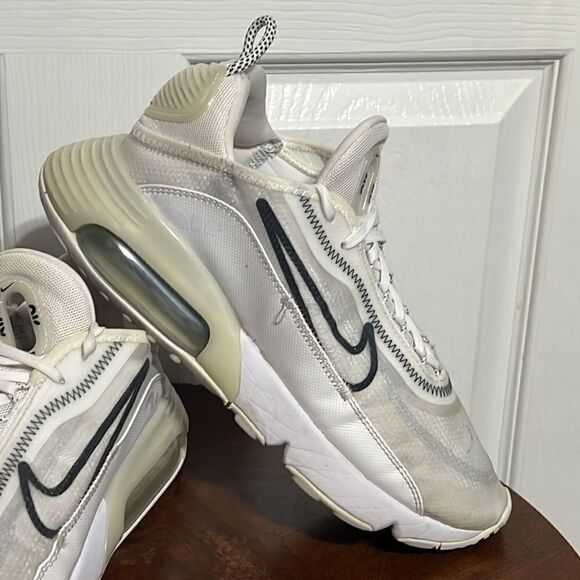 🔥 NIKE AIR MAX 2090 Women’s Running Shoes White/Opaque - Sz 9 - Good Condition - Picture 2 of 12